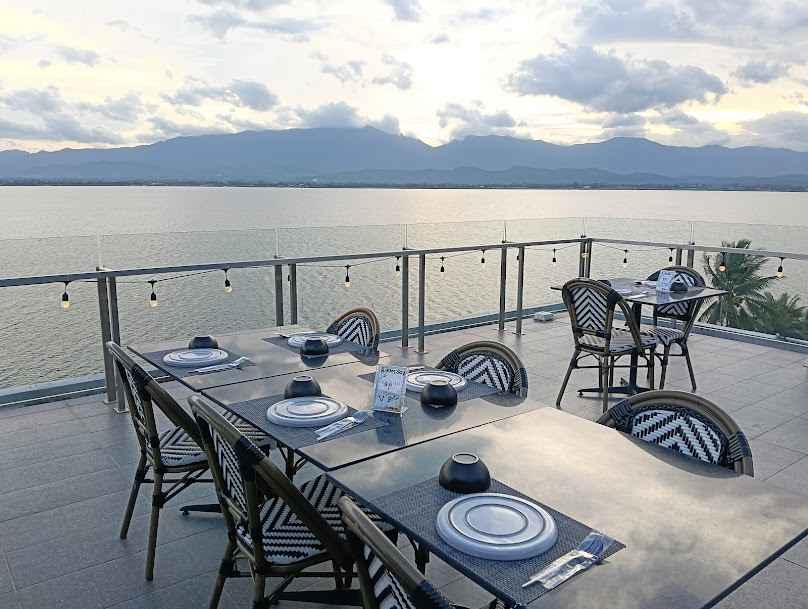 Atmosphere Sky Bar & Restaurant