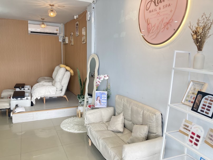 Aura Nail & Spa