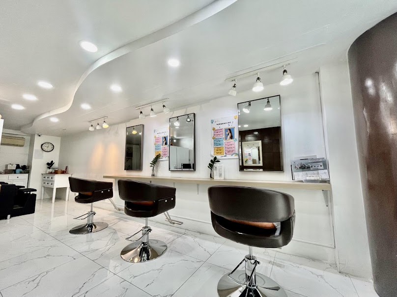 AURA Premium Hair Studio - 3