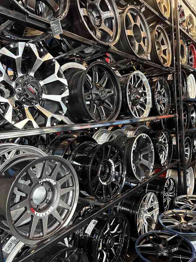 AUTO8 ออโต้เอท- ชลบุรี ล้อแม็ก ยาง โช้คอัพ สตรัท เบรค น้ำมันเครื่อง ท่อ แต่ง รถไฟฟ้า รถน้ำมัน - 2