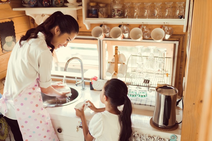 Ayasan Laos | Vientiane No.1 Cleaning Service Provider (ແມ່ບ້ານ Nanny ເອື້ອຍລ້ຽງເດັກນ້ອຍ) - 2