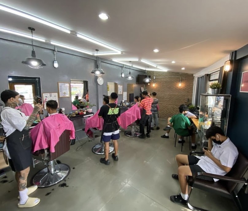 BarberBomb Barber Shop - 4