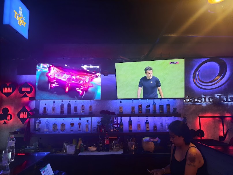Basic Line Bar & Restaurant - 4