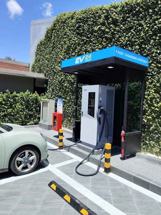 Big Mount & Mountful EV Station - 1
