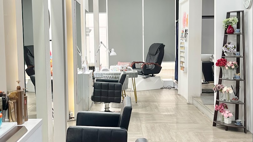 BLUSH SALON Bangkok