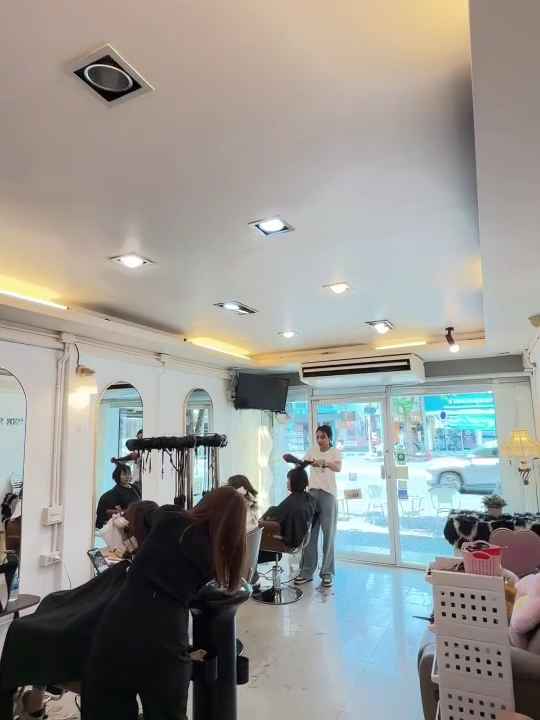 BNESalon - 3