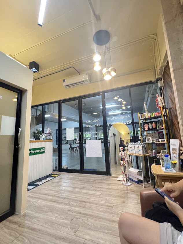 Body Fix Clinic ชั้น1ในสนามแบดมินตันพรหมลิขิต