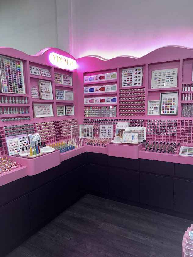 Born to be a pretty​ nails eyelash​ salon