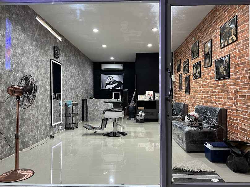 BUMBLE B BARBER - 3