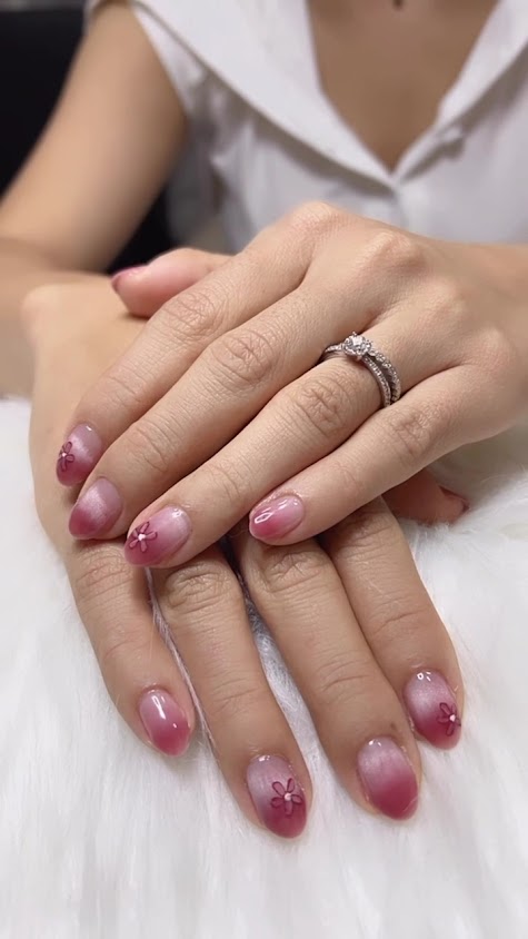 Color Nail & Lash (美甲种睫毛）