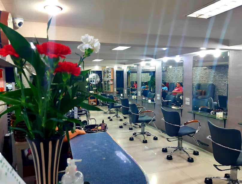 Dee Salon