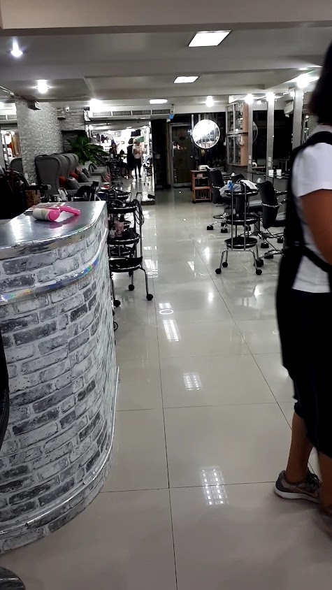 Dee Salon - 3