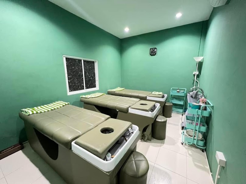 DELUXE NAP SLEEP SALON & NAIL - 2