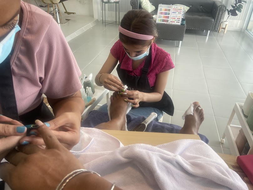 DELUXE NAP SLEEP SALON & NAIL - 3