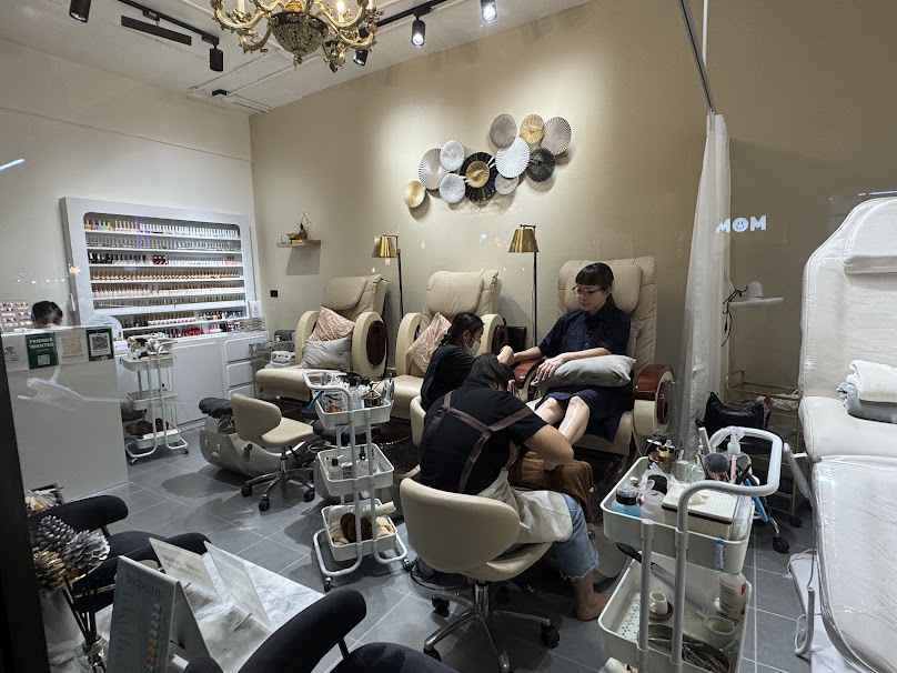 Diamond Nails Lounge Nimman ร้านทำเล็บ ต่อขนตา - 2