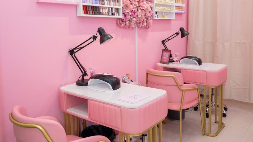 Divana Nail & Lash Studio