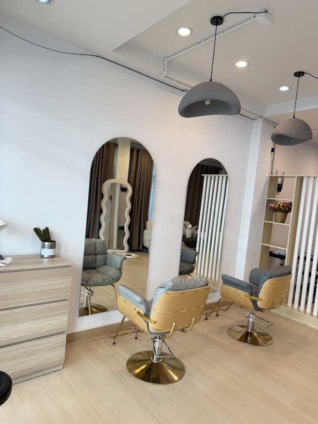 Floor Hair Studio - 1