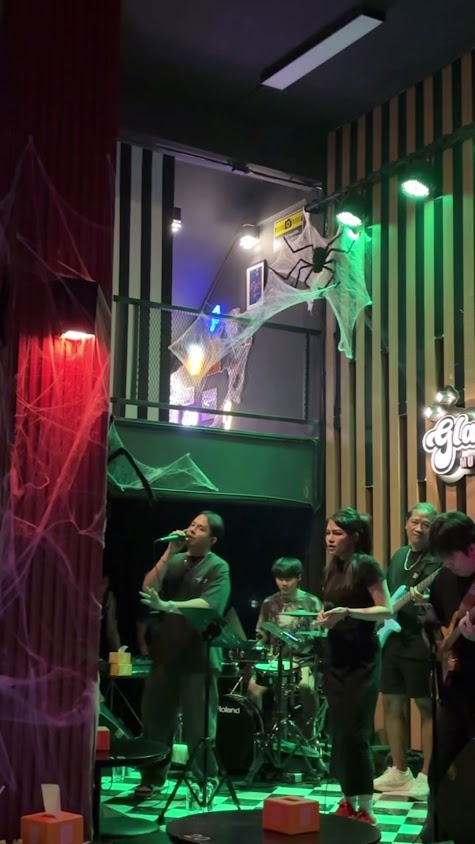 Glam Music & Bar - 3