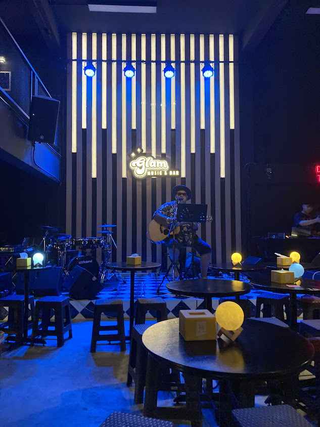 Glam Music & Bar - 4