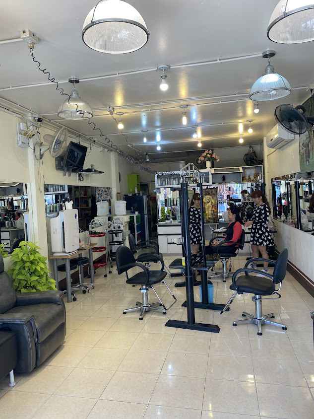 Hari Salon Chaing mai ร้านเสริมสวยนิตตา หัวมุมถนนช้างม่อย - 3