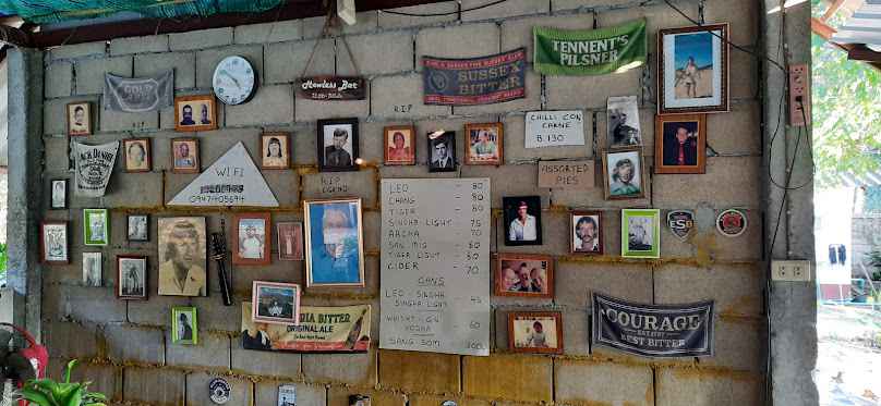 Howlers Bar - 2