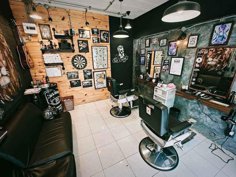 I am Freelance Barber - 4