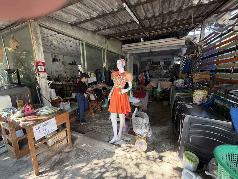 Jin Laundry and Sewing - 3