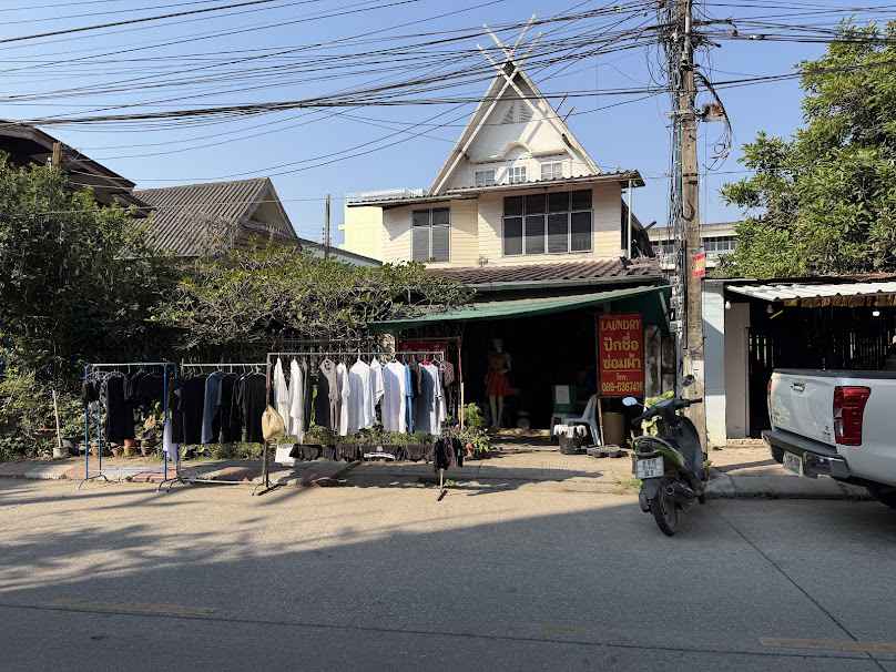 Jin Laundry and Sewing - 4