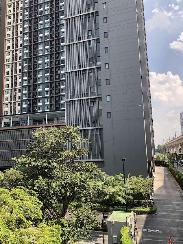 John's Laundry - Life Asoke Condominium x The Sneaker Laundry ซักแห้ง ซักอบพับ สปารองเท้า ย่านอโศก - 2
