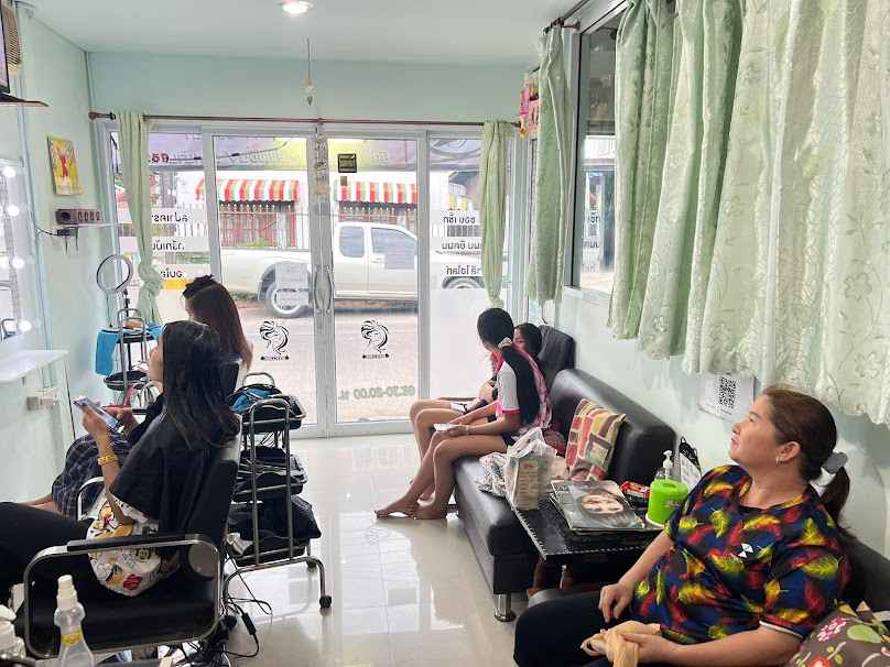 KASHI HAIR SALON - 4