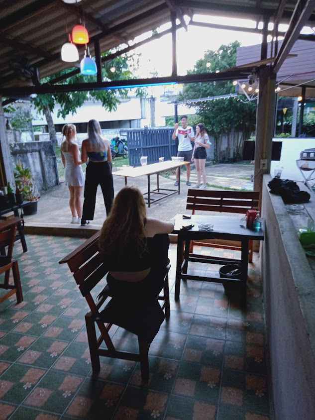 Koh Loi Bar and Grill