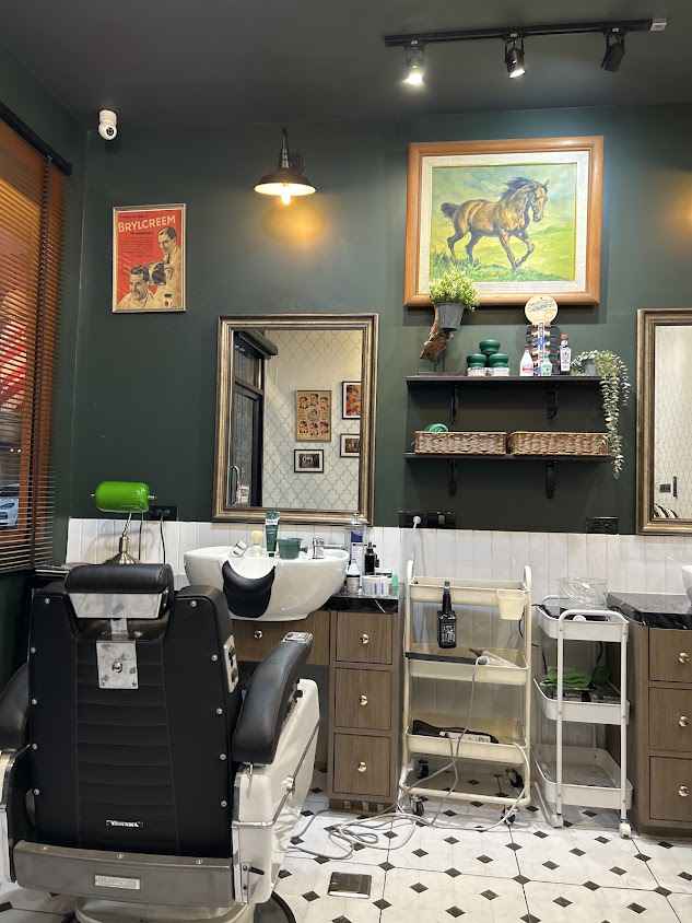 Krit Barber House - 2