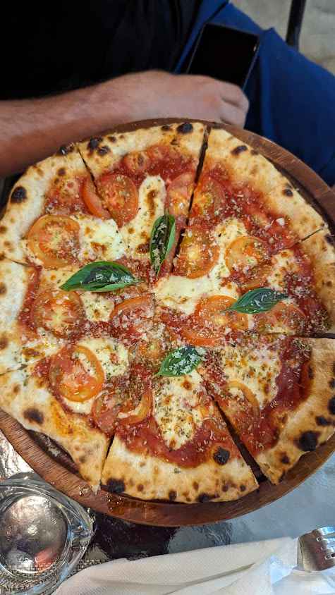 La Gatta Pizzeria & Wine Bar - 4