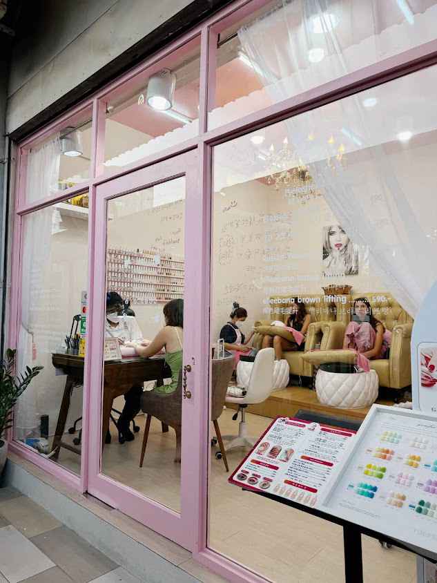 Labella nail and lashes ทำเล็บ ต่อขนตา นิมมานเหมินทร์