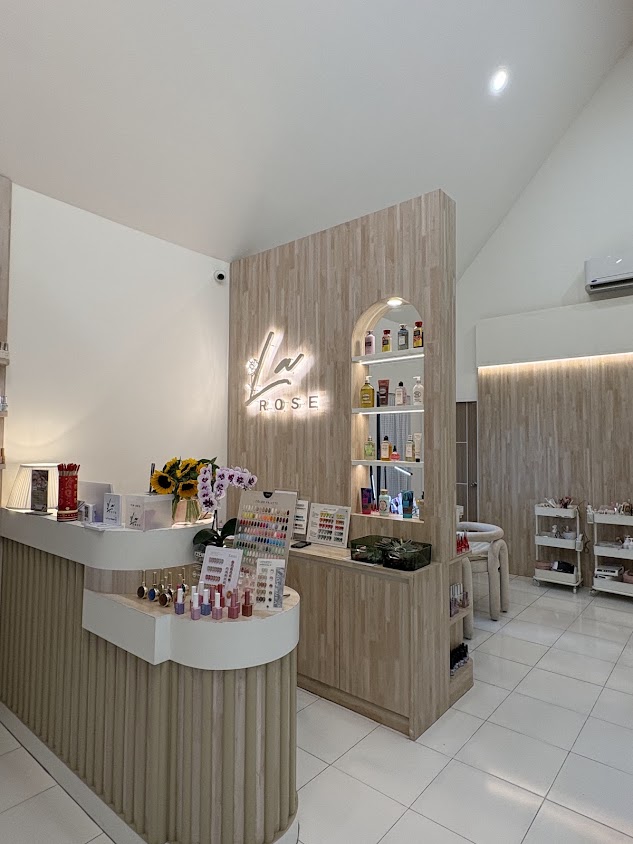 Larose ร้านทำเล็บ ต่อขนตา แยกหลุยส์