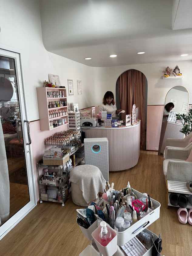 Lash me tender (อารีย์) ร้านต่อขนตา ทำเล็บ ฝังสีคิ้ว ฝังสีปาก