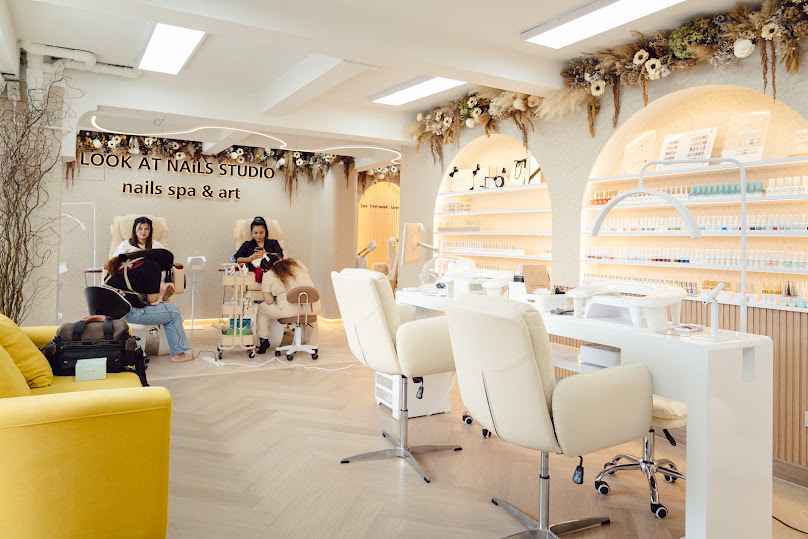 LOOK AT NAILS studio