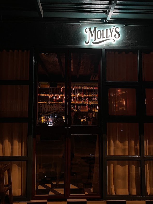 Molly's Rooftop Bar & Café น่าน