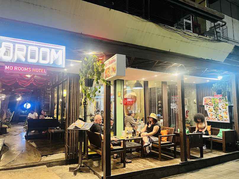 MOROOMS Restaurant & Bar