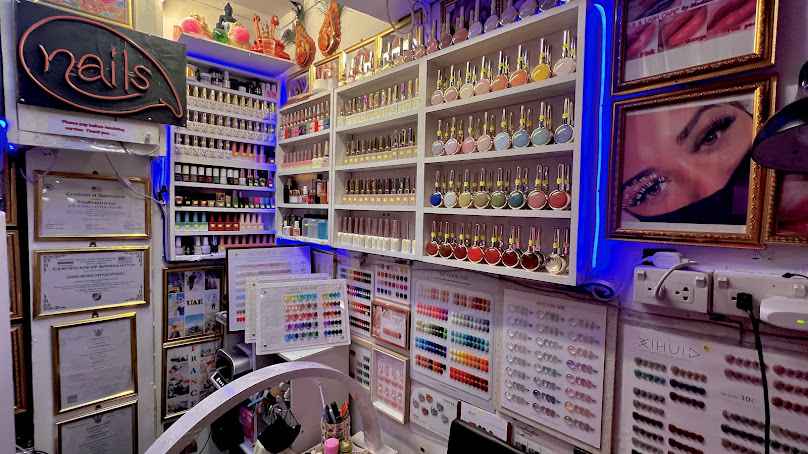 NAILS&LASH CAFE’by madambeam