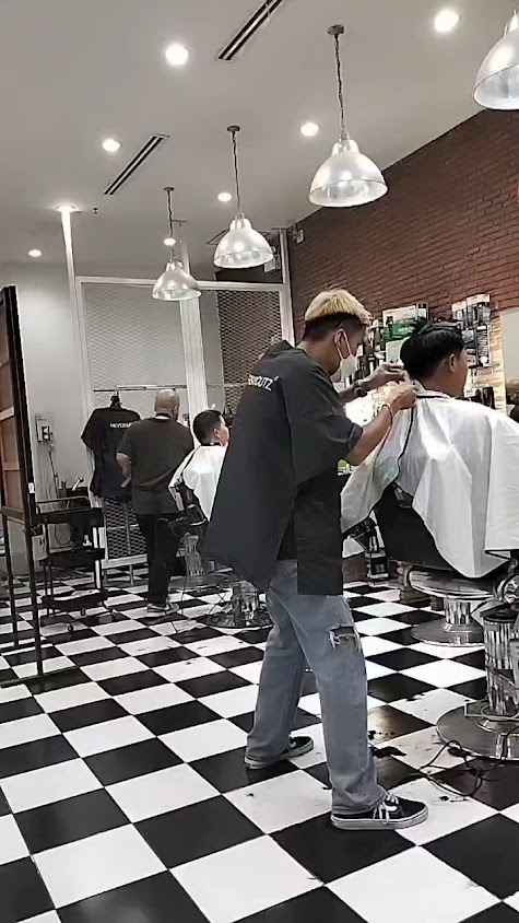 NEVERSAYCUTZ เซ็นทรัล ปิ่นเกล้า (Central Pinklao) - 3
