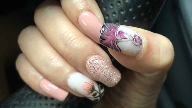 Nnails