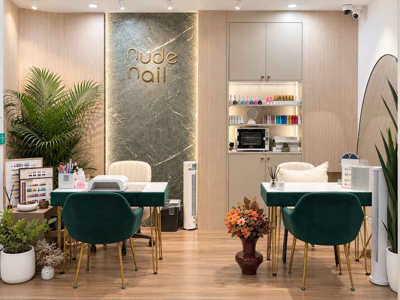 Nude Nail Asok Interchange 21