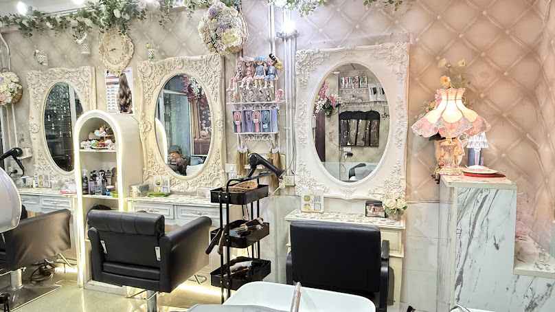 Oilly Hair Salon – Sathorn Bangkok