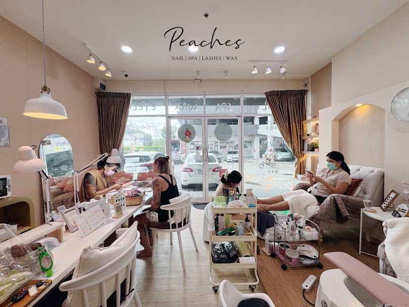 Peaches nails - 2