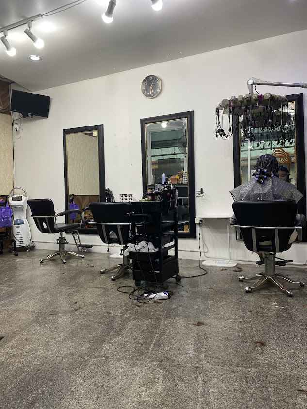 Pohn Salon - 3