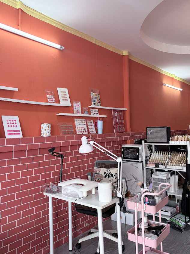 Polish and cut Krabi ร้านทำเล็บ ตัดผมชาย ต่อขนตา สปา แว็กซ์ขน - 4