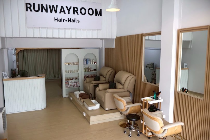 RUNWAYROOM Hair & Nails