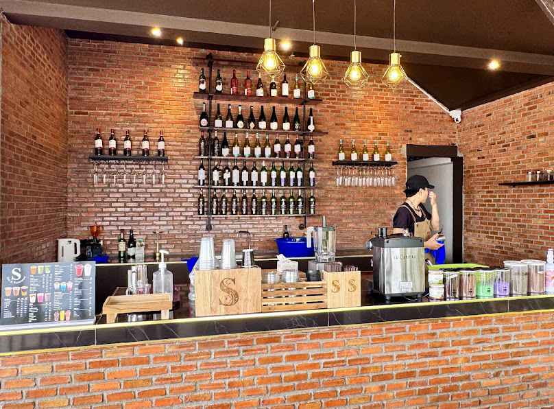 S bar & restaurant - 1