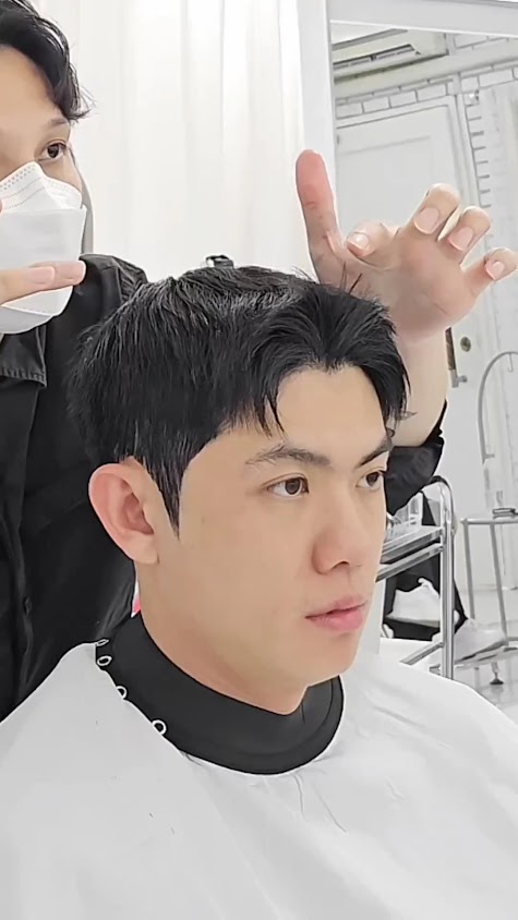 SkullCut Salon House - 3